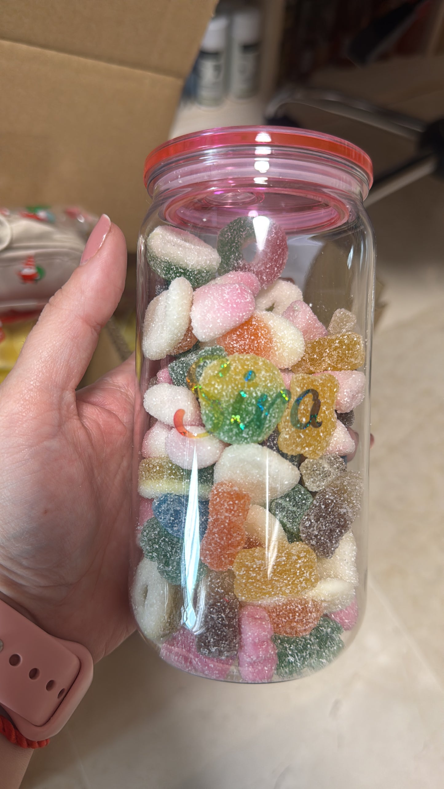 Vaso de metacrilato con chuches personalizado con pajita