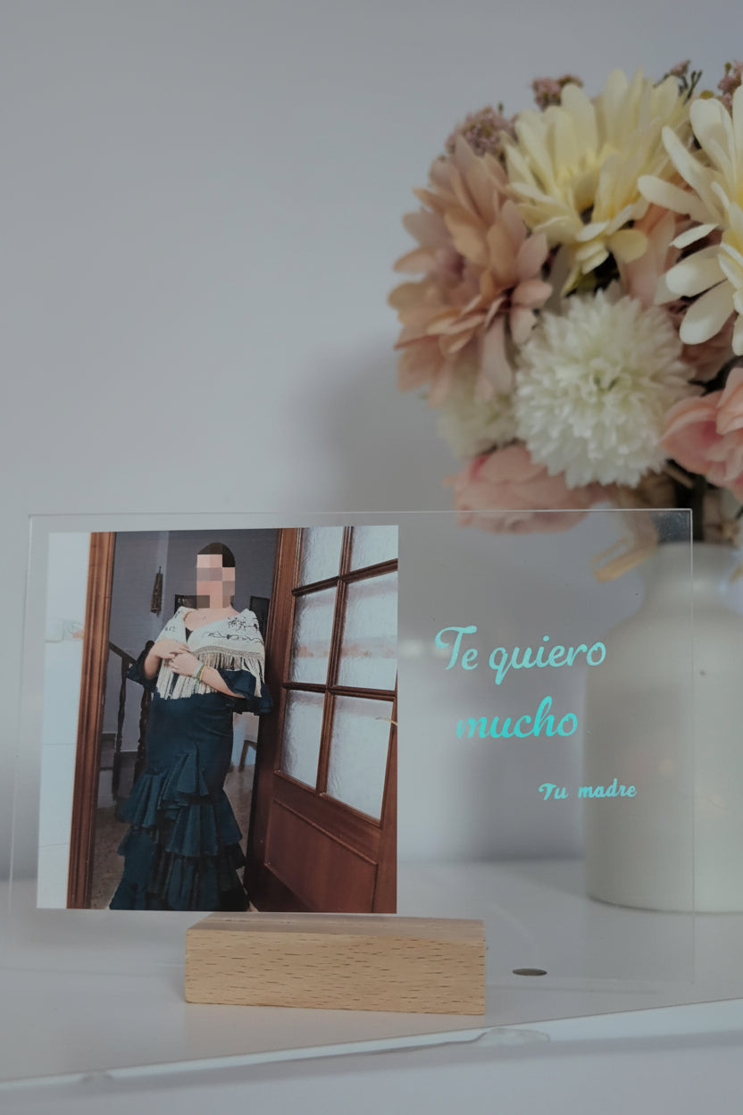 Detalle personalizado con base de madera